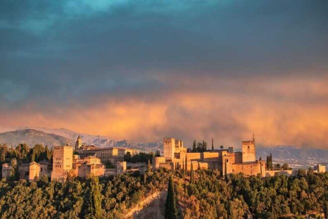 From Málaga: Sunset Alhambra Tour With Tickets - Optional Free Time