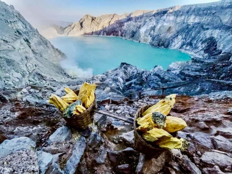 From Malang/Surabaya: Mount Bromo and Ijen Crater 2-Day Tour - Transportation, Guides, and Group Dynamics