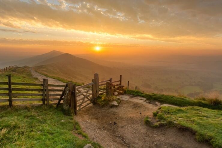 From Manchester: Derbyshire and Peak District Day Trip - Duration and Availability