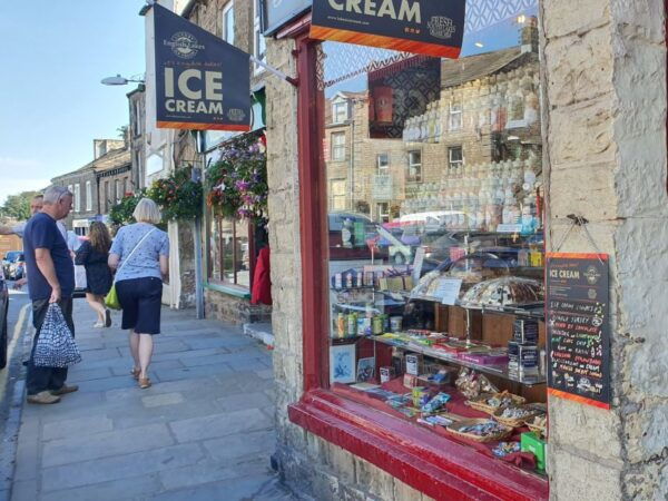 From Manchester: Yorkshire Sightseeing Day Trip - Inclusions and Services Provided