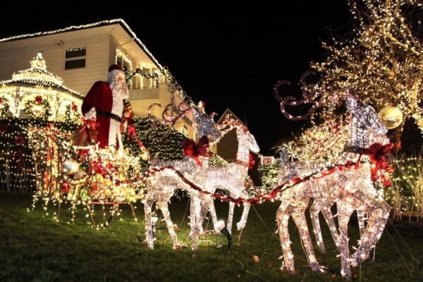 From Manhattan: Dyker Heights Lights Bus Tour - Tour Duration and Pickup