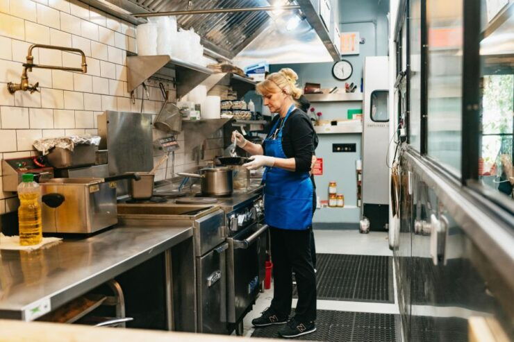 From Manhattan: Half-Day Brooklyn Food and Culture Bus Tour - Tour Experience