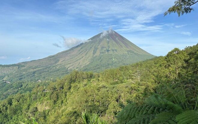 From Maumere: 4-Day Private Guided Tour of Flores With Food - Day 1 Experience