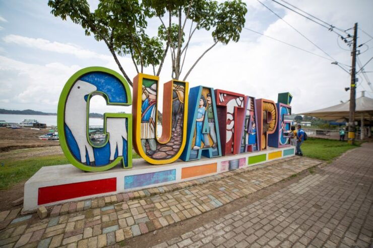 From Medellín: Guatapé and Piedra Del Peñol Guided Tour - Experience Highlights