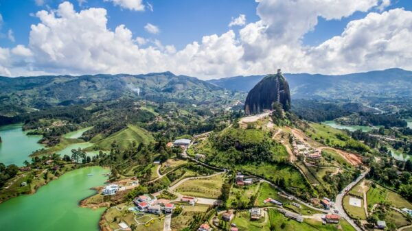 From Medellin: Guatape El Peñol With Boat, Breakfast & Lunch - Activity Duration and Language Options