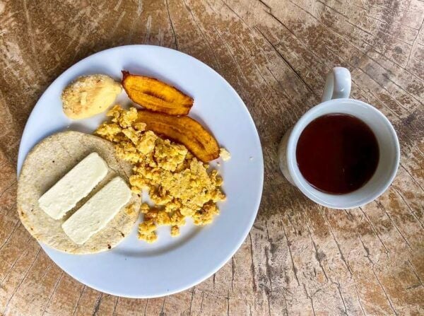 From Medellin: Guatape El Peñol With Boat, Breakfast & Lunch - Frequently Asked Questions