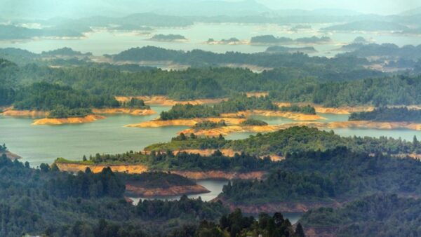 From Medellin: Guatape Lake Boat Tour and El Peñol Rock Hike - Tips for a Memorable Tour
