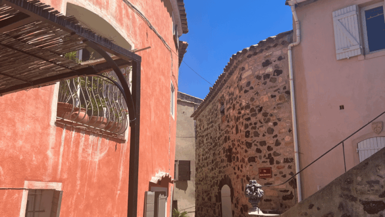 From Medieval Evenos to Bandol Wines : a Taste of Provence - Indulge in the Robust Reds, Fresh Rosés, and Aromatic Whites
