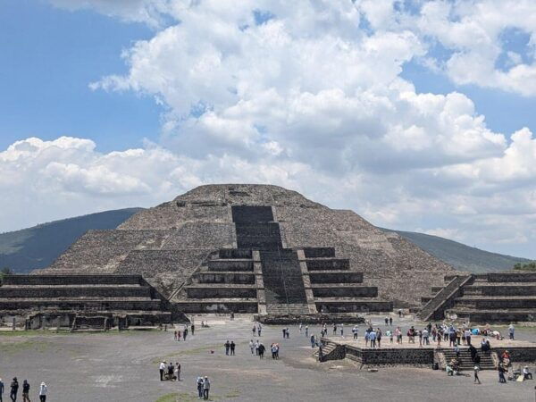 From Mexico City: Teotihuacan & Basilica of Guadalupe Tour - Basilica of Our Lady of Guadalupe