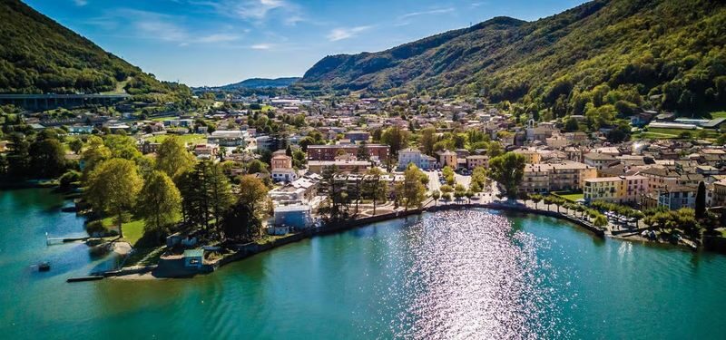 From Milan IG-PHOTO-TOUR: Lake Como cruise, Bellagio, Lugano - Guides, changes and what the day feels like