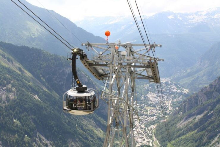 From Milan: Monte Bianco and Courmayeur Day Trip - Cable Car Ride to Helbronner Peak