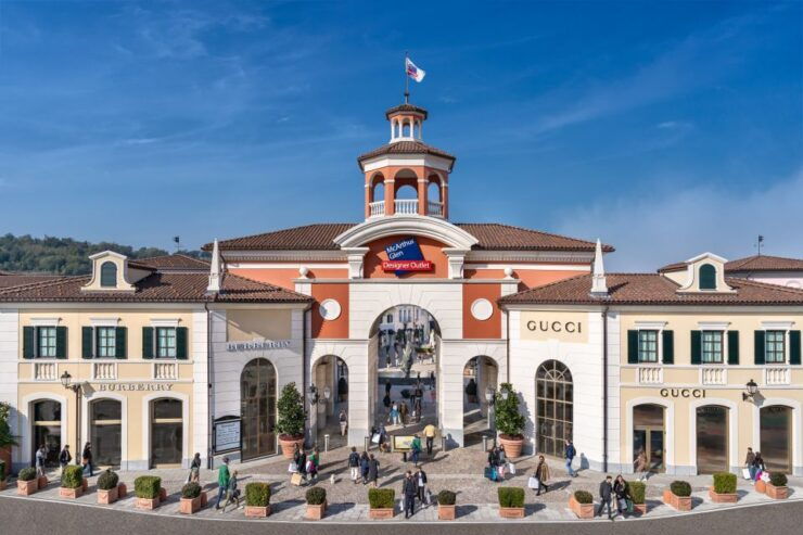 From Milan: Serravalle Outlet Return Shuttle Transfer - Shopping Experience