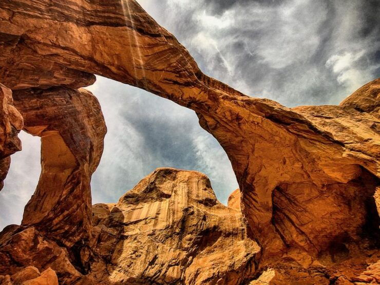 From Moab: Arches National Park 4x4 Drive and Hiking Tour - Experience Highlights