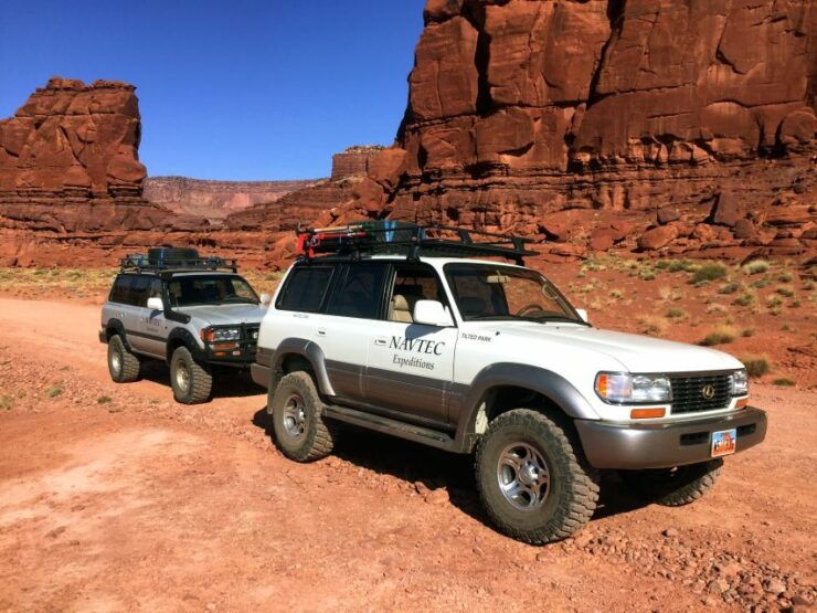 From Moab: Full-Day Canyonlands and Arches 4x4 Driving Tour - Experience the Dramatic Landscapes