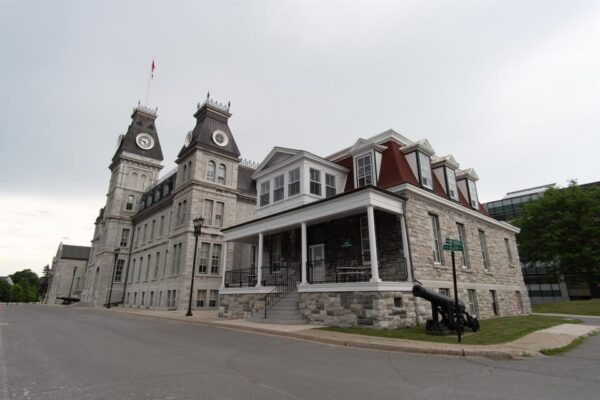 From Montreal: Kingston City Day Trip & 1000 Island Cruise - Visiting Kingston City Hall