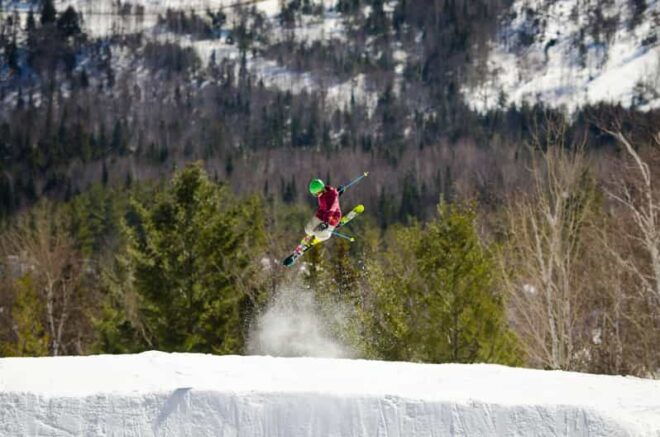 From Montreal: Skiing or Snowboarding Day Trip - Itinerary Details