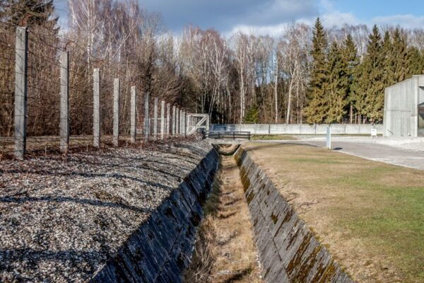From Munich: Dachau Memorial Site Full-Day Tour - Customer Reviews and Emotional Experience