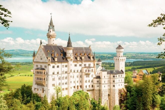 From Munich: Neuschwanstein Castle & Linderhof Premium Tour - Select Participants and Date Details