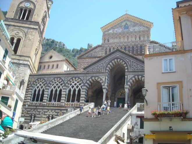 From Naples: Group Day Tour to Positano, Amalfi and Ravello - Selecting Participants and Date