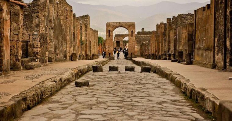 From Naples: Private tour Vesuvius, Herculaneum and Pompeii - Detailed Breakdown of the Itinerary