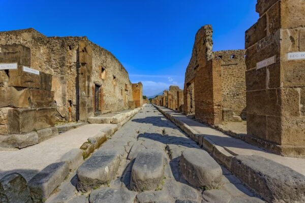 From Naples: Transfer to Positano With Pompeii Guided Tour - Tour Experience
