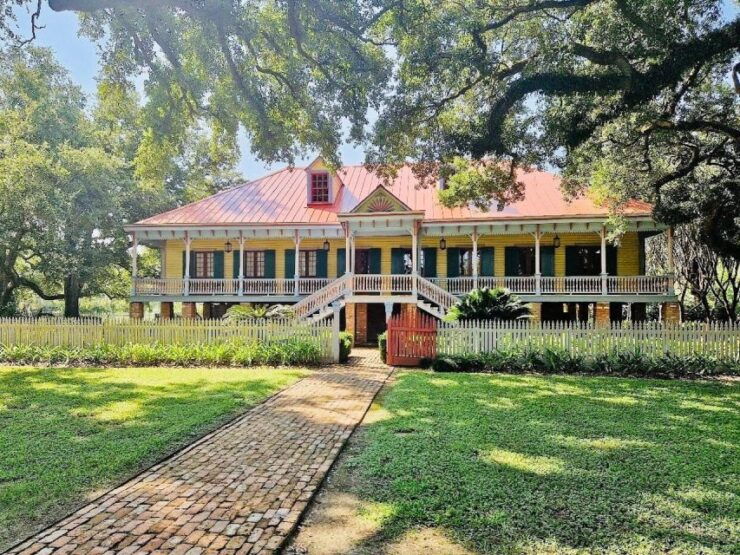 From New Orleans: Oak Alley or Laura Plantation Tour - Plantation Options and Experiences