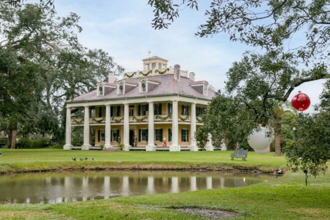 From New Orleans: Swamp Airboat, 2 Plantation Tours & Lunch - Elegant Lunch at Houmas House Plantation