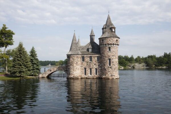 From New York City: Niagara Falls & 1000 Islands 3-Day Tour - Tour Both Sides of the Falls