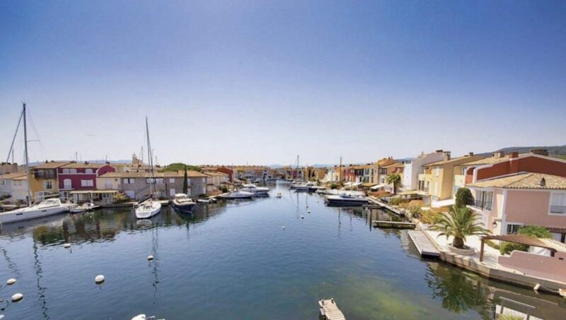 From Nice : Saint-Tropez et Port Grimaud - Transportation and Group Dynamics