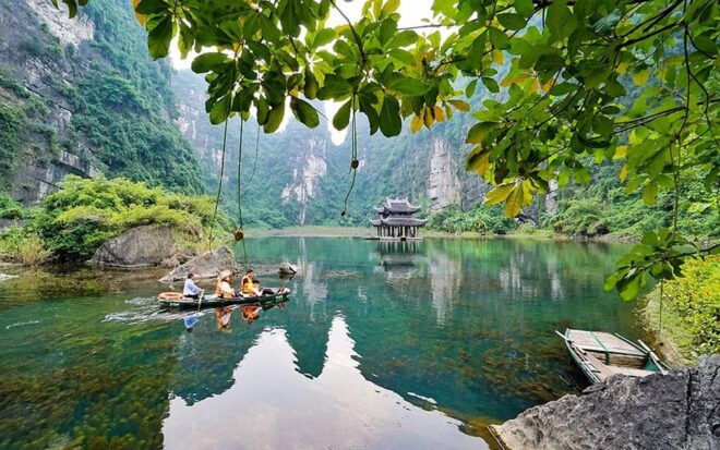 From Ninh Binh 4 Places: Hoa Lu - Bai Dinh - Trang an - Mua Cave - Adventure at Mua Cave