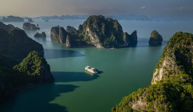 From Ninh Binh : Bai Tu Long Bay Swan Cruise 2-3 Days Trip - Explore Thien Canh Son Cave