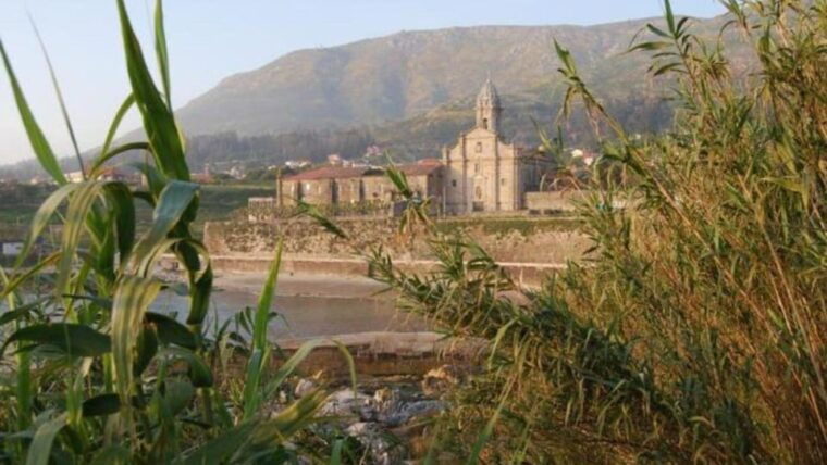 From Oia: 9-Day Guided Camino Walking Tour to Santiago - Preparation and Packing Essentials