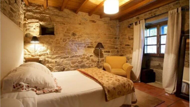 From Oia: 9-Day Guided Camino Walking Tour to Santiago - Completing the Pilgrimage
