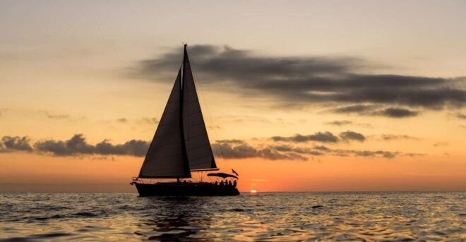 From Oia: Private Sailing Day Trip to Therasia & Lunch - Highlights