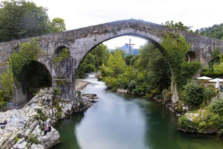 From Oviedo: Covadonga Lakes Day Tour With Guided Hike - Guided Tour Highlights