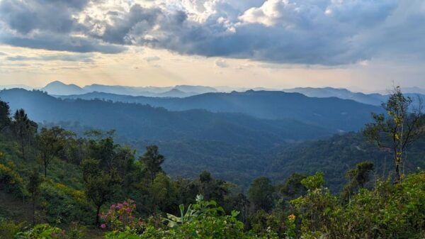 From Pai: Sunrise Private Tour Jabo Viewpoint & Nam Lod Cave - Scenic Stops Along the Way