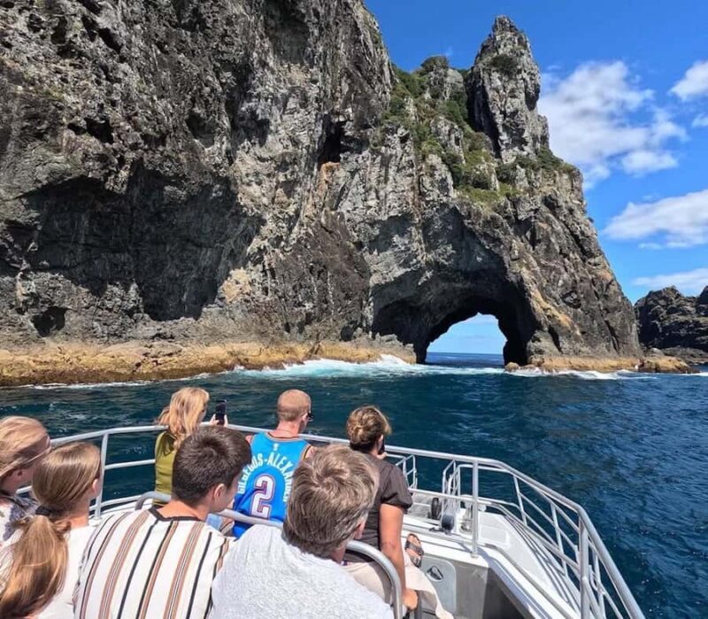 From Paihia: Scenic Cruise with Roberton Island Stopover - An Overview of the Experience