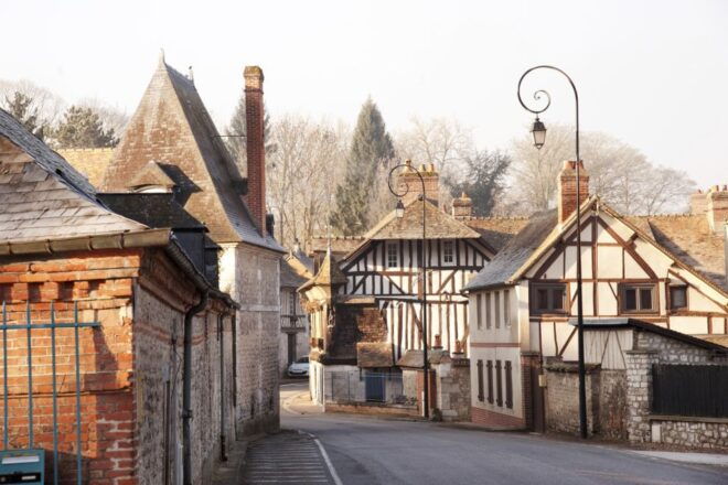 From Paris: 2-Day Normandy & Brittany Tour - Pickup and Transportation Information