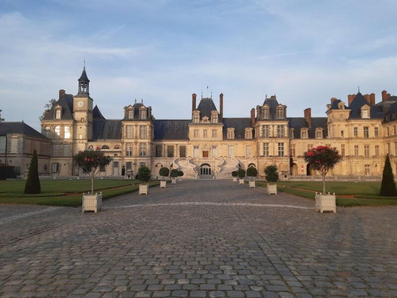 From Paris: Château De Fontainebleau & Vaux-Le-Vicomte - Highlights of the Tour