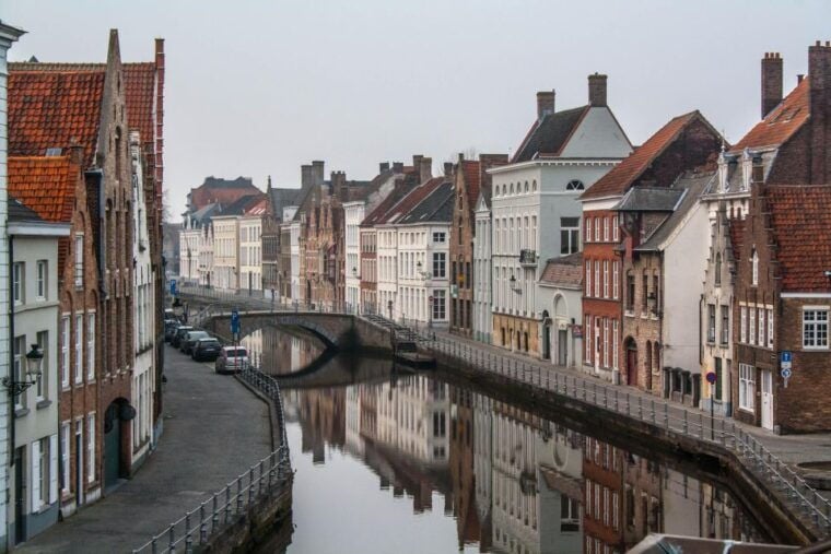 From Paris: Day Trip to the Enchanting Brussels and Bruges - Exploring Brussels: Iconic Landmarks