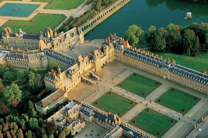 From Paris: Fontainebleau Castle and Vaux-le-Vicomte - Architectural Wonders of Vaux-Le-Vicomte