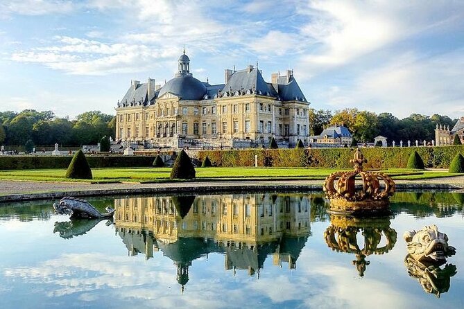 From Paris: Fontainebleau Castle and Vaux-le-Vicomte - Exploring the Interiors of Fontainebleau Castle