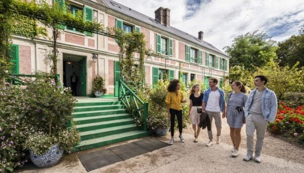 From Paris: Giverny Day Trip With Audio Guide or Live Guide - Common Questions