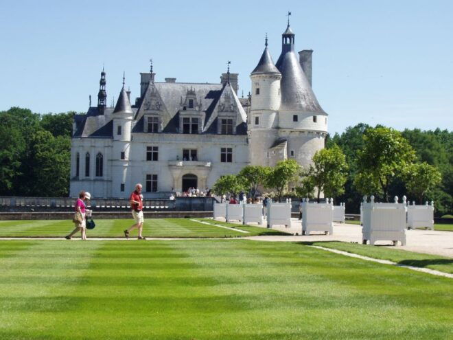 From Paris: Loire Valley Castles Full-Day Tour With Lunch - Tour Experience and Castles to Visit