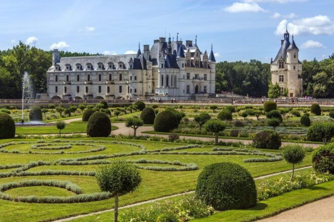From Paris: Loire Valley Castles Tour With Hotel Pick-Up - Review Summary