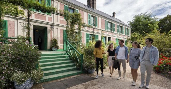 From Paris: Monet Impressionism Tour to Giverny by Minibus - Explore Giverny & Its Charming Village