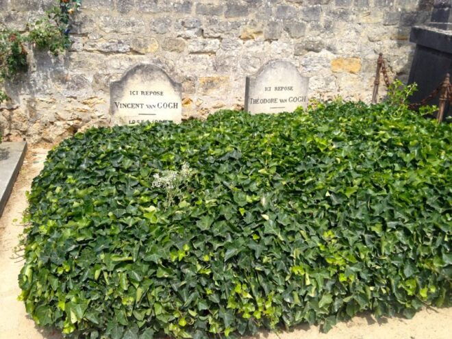 From Paris: Private Day Trip to Giverny and Auvers Sur Oise - Location and Things to Do in Giverny