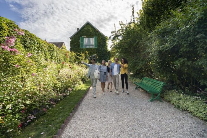 From Paris : Shopping at McArthurGlen Center and Giverny - Transportation and Meeting Point