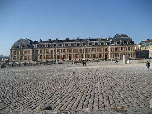 From Paris: Versailles Guided Tour by Deluxe Minibus - Exploring the Palace of Versailles