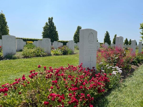 From Paris : WWI Vimy Battlefields - Private Tour - Neuville-St. Vaast Cemetery